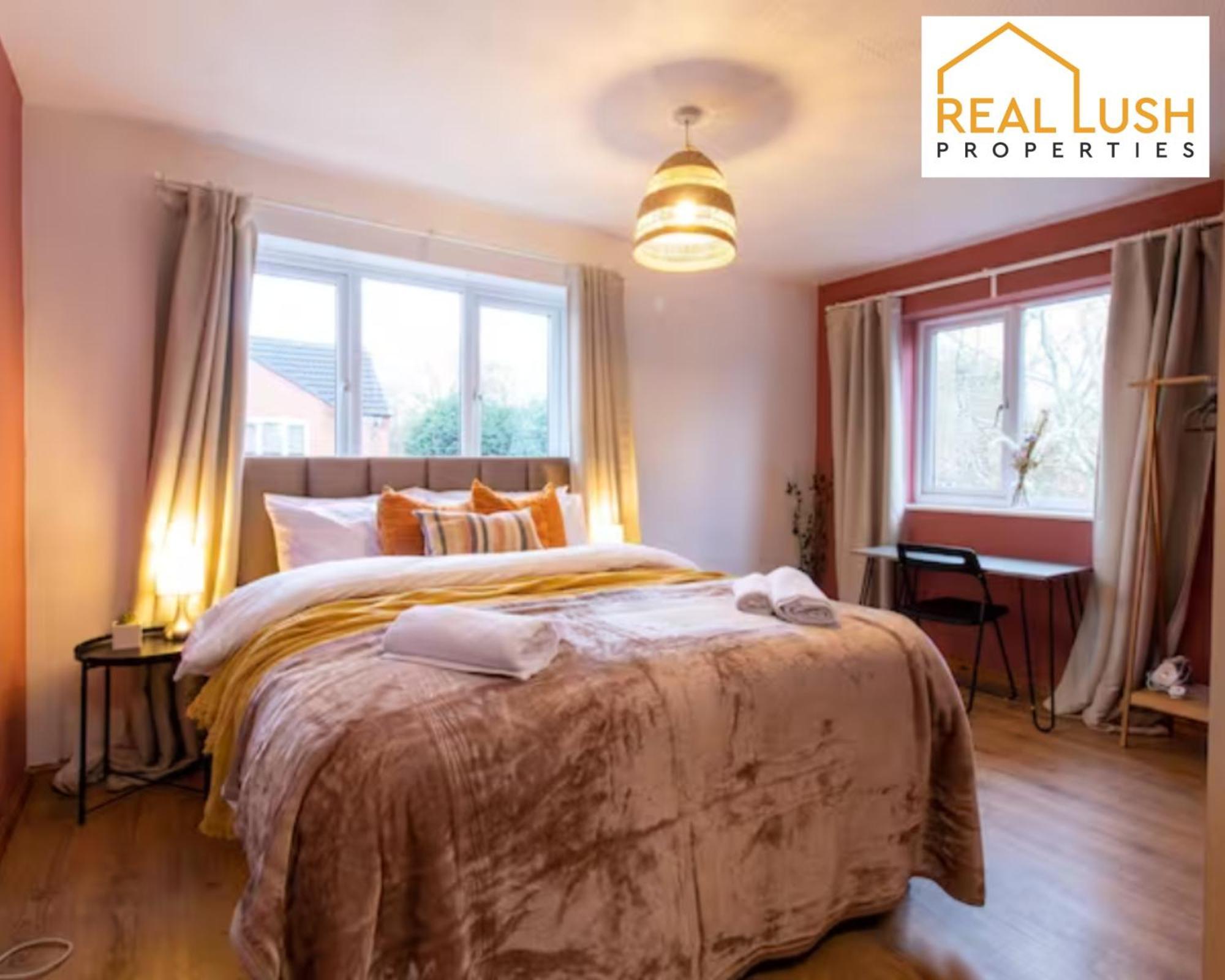 One-Bedroom Apartment By Real Lush Properties In Langsett Wolverhampton Exterior foto